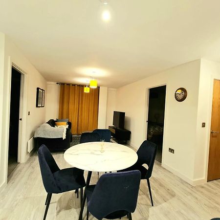 Exquisite Cosy 2-Bed Apartment In Salford Manchester Kültér fotó
