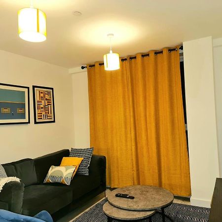 Exquisite Cosy 2-Bed Apartment In Salford Manchester Kültér fotó