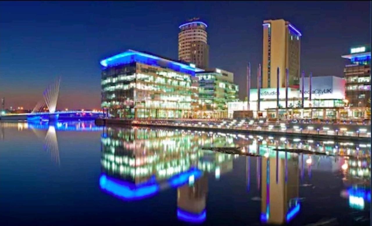 Exquisite Cosy 2-Bed Apartment In Salford Manchester Kültér fotó