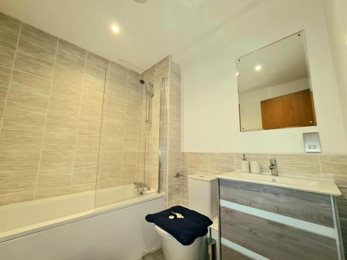 Exquisite Cosy 2-Bed Apartment In Salford Manchester Kültér fotó