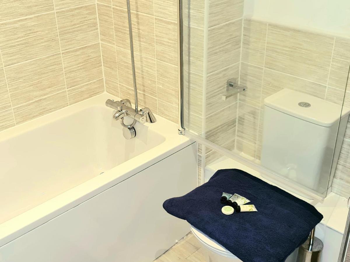 Exquisite Cosy 2-Bed Apartment In Salford Manchester Kültér fotó