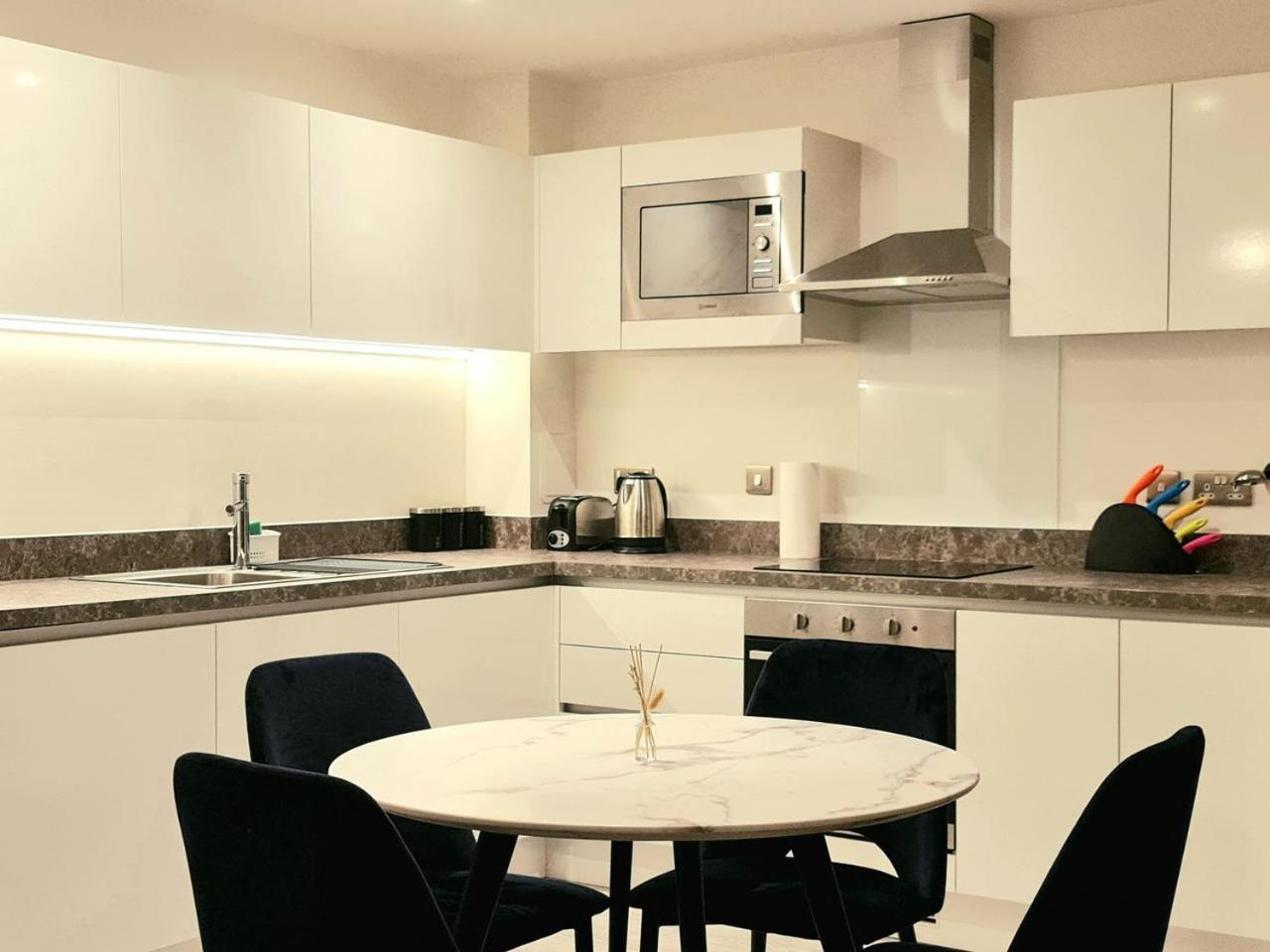 Exquisite Cosy 2-Bed Apartment In Salford Manchester Kültér fotó