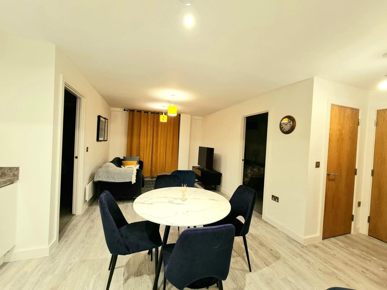 Exquisite Cosy 2-Bed Apartment In Salford Manchester Kültér fotó