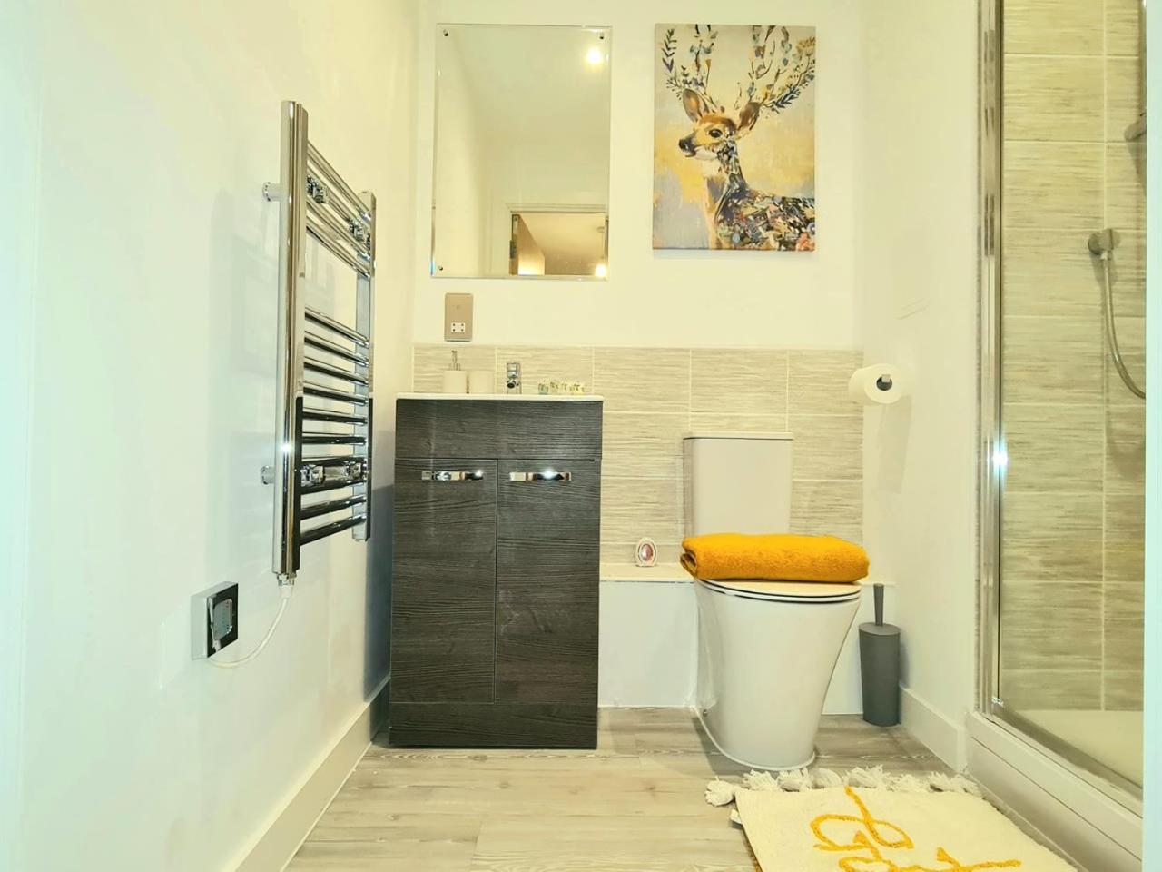 Exquisite Cosy 2-Bed Apartment In Salford Manchester Kültér fotó