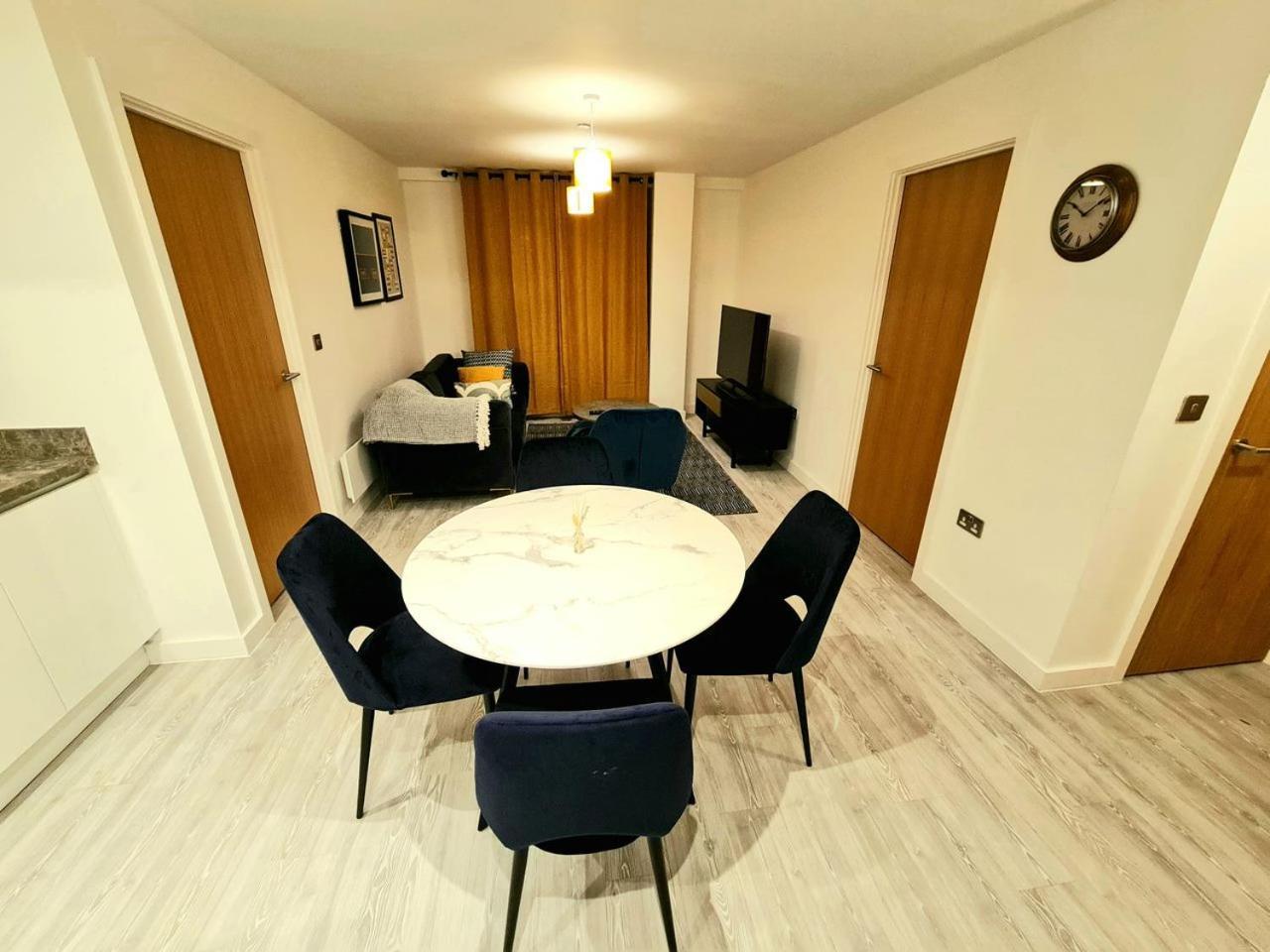 Exquisite Cosy 2-Bed Apartment In Salford Manchester Kültér fotó