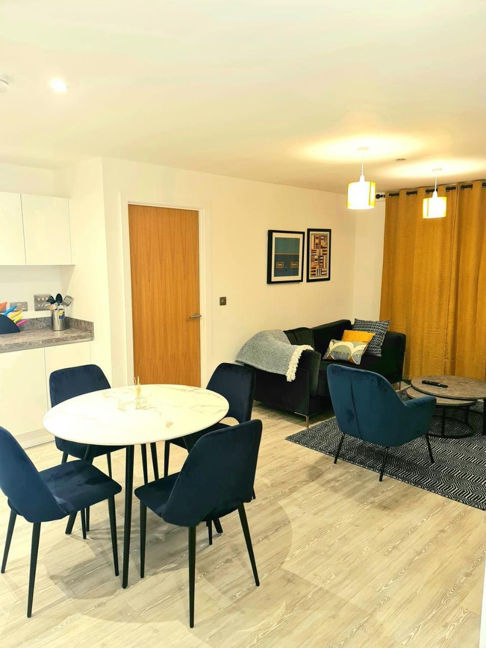 Exquisite Cosy 2-Bed Apartment In Salford Manchester Kültér fotó